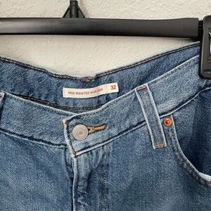 Levi’s High Waisted Mom Jeans (High Waisted Taper) Size 32